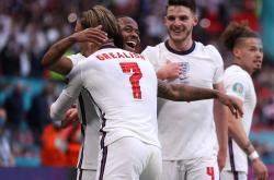 开云体育入口-英格兰队险胜德国队，林高远统治全场