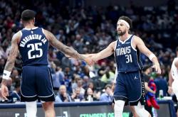 开云体育app-独行侠翻盘76人，西亚卡姆带队取胜