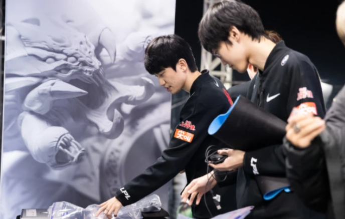 TES横扫MAD，Crisp完成史诗逆转小组赛3:0（成都）