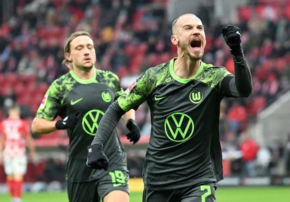 沃尔夫斯堡主场表现出色,大胜对手 沃尔夫斯堡主场表现出色,大胜对手