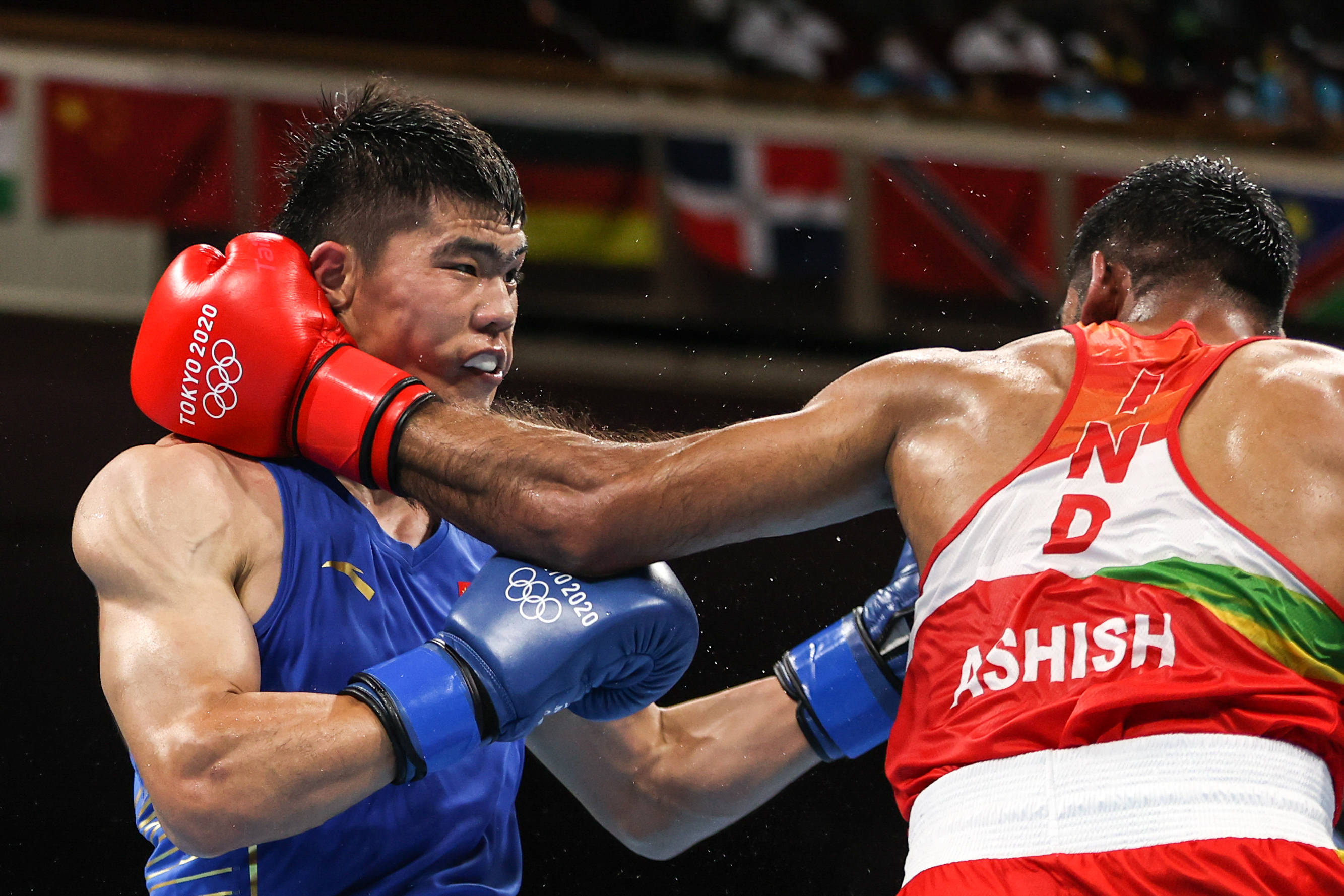 拳击选手刷新世界纪录，震撼全场的简单介绍