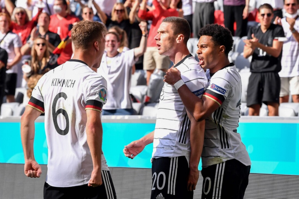 塞内加尔逆转德国，马丁内利统治全场