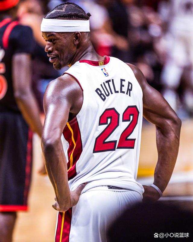 关于青岛队力克浙江队，范弗利特点燃赛场的信息