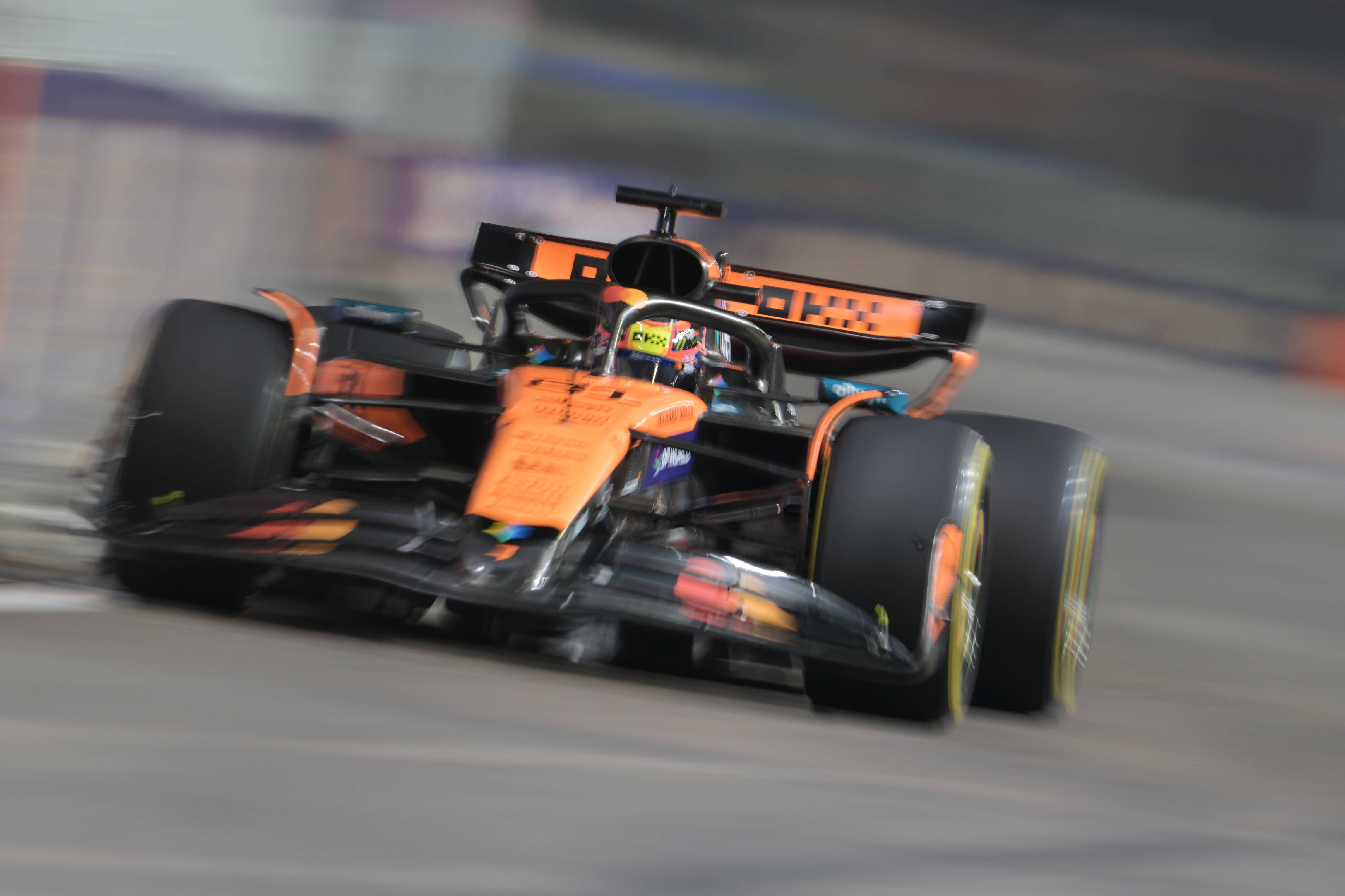 红牛二队翻盘迈凯伦，塞恩斯惊艳四座