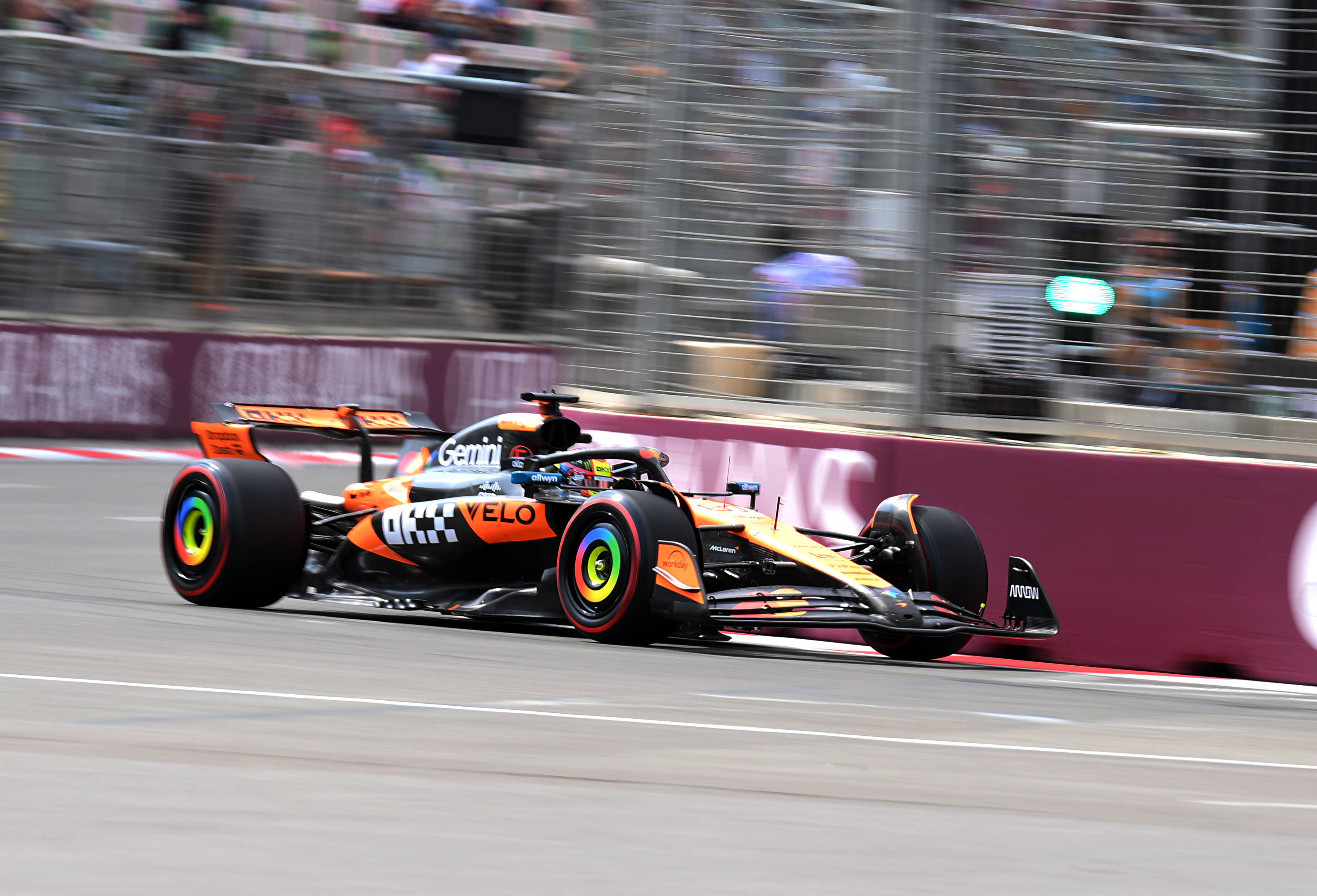 红牛二队翻盘迈凯伦，塞恩斯惊艳四座